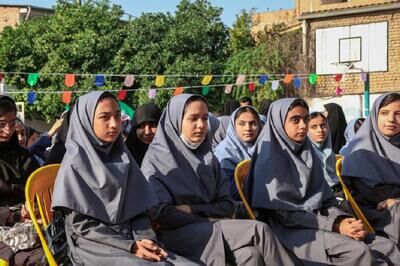 توزیع هر هفته یک عدد قرص آهن به مدت چهار ماه بین دانش آموزان دختر دبیرستانی