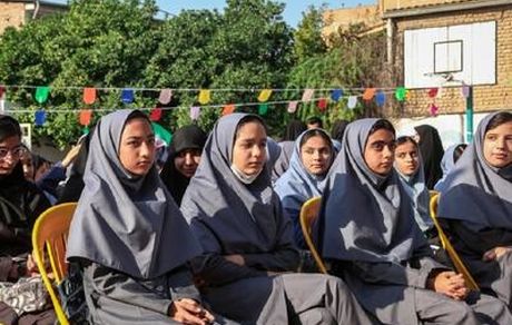 توزیع هر هفته یک عدد قرص آهن به مدت چهار ماه بین دانش آموزان دختر دبیرستانی