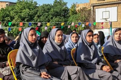 توزیع هر هفته یک عدد قرص آهن به مدت چهار ماه بین دانش آموزان دختر دبیرستانی