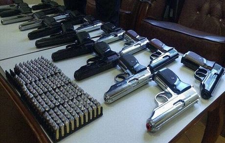 ۴۵ قبضه سلاح کمری قاچاق از یک خودرو در مسیر ارومیه- تبریز کشف شد