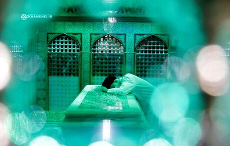 مضجع مطهر رضوی در سفر رهبر انقلاب به مشهد مقدس غباررویی شد