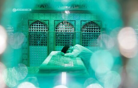 مضجع مطهر رضوی در سفر رهبر انقلاب به مشهد مقدس غباررویی شد