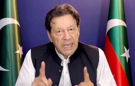 توییت عمران خان: پلیس خانه‌ام را محاصره کرده است