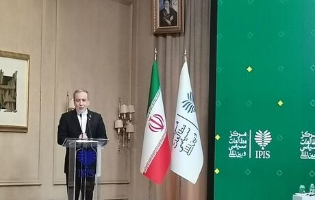 عراقچی: غنی سازی حق مسلم ایران است / از آرایش نظامی نمی‌ترسیم