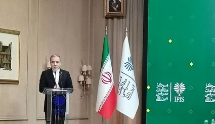 عراقچی: غنی سازی حق مسلم ایران است / از آرایش نظامی نمی‌ترسیم