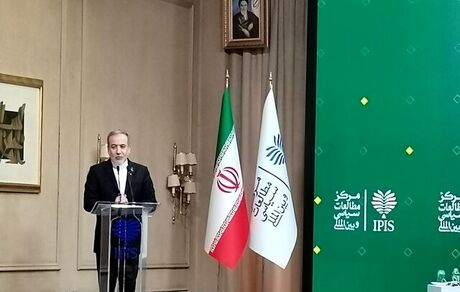 عراقچی: غنی سازی حق مسلم ایران است / از آرایش نظامی نمی‌ترسیم