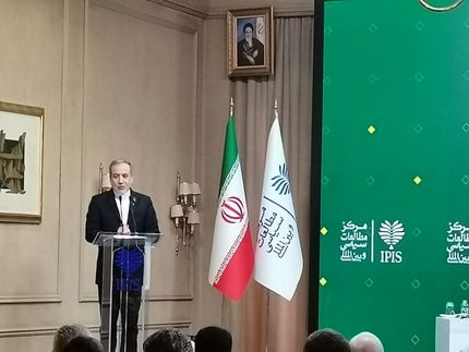 عراقچی: غنی سازی حق مسلم ایران است / از آرایش نظامی نمی‌ترسیم