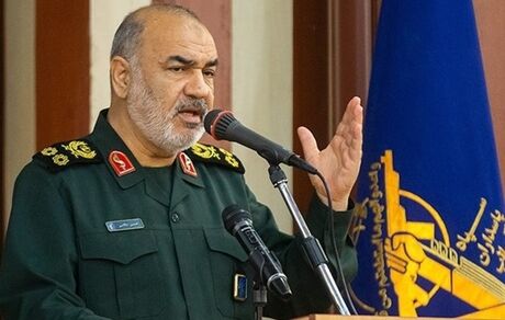 سرلشکر سلامی: تعهد داده‌ایم کشور را در همه زمینه‌ها از بیگانگان بی‌نیاز کنیم