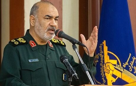 سرلشکر سلامی: تعهد داده‌ایم کشور را در همه زمینه‌ها از بیگانگان بی‌نیاز کنیم