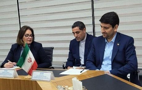 اسناد قراردادهای همکاری ارتباطاتی، فناورانه و مخابراتی بین ایران و ونزوئلا امضا شد