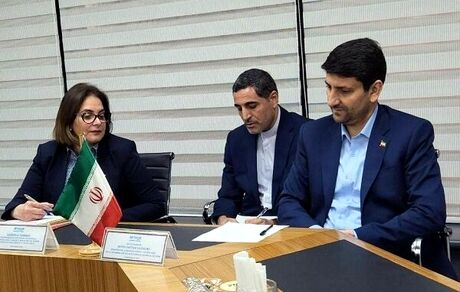 اسناد قراردادهای همکاری ارتباطاتی، فناورانه و مخابراتی بین ایران و ونزوئلا امضا شد