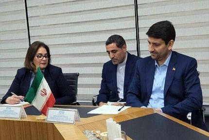 اسناد قراردادهای همکاری ارتباطاتی، فناورانه و مخابراتی بین ایران و ونزوئلا امضا شد