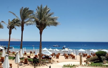 ورود اولین گروه گردشگران چینی به مصر بعد از شیوع کرونا