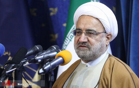 اتاق فکر دشمن برای بازدارندگی انقلاب با تمام قوا به میدان آمده است