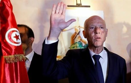رئیس‌جمهوری تونس حکم برکناری نخست‌وزیر، وزیران دفاع و دادگستری را صادر کرد