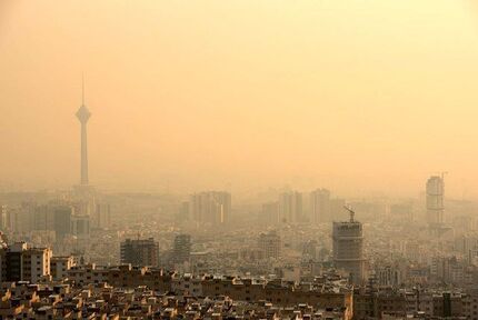 برج میلاد هم بدلیل گردوخاک تعطیل شد