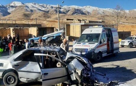 ۸ مصدوم در پی واژگونی دومین خودروی حامل اتباع افغانستانی در محور یاسوج_ اصفهان طی یک هفته
