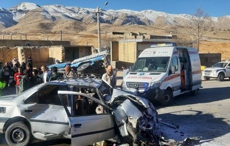 ۸ مصدوم در پی واژگونی دومین خودروی حامل اتباع افغانستانی در محور یاسوج_ اصفهان طی یک هفته
