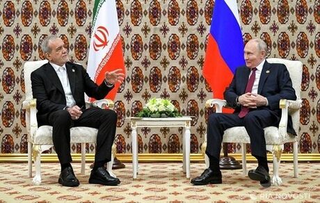 دیدار و گفت و گوی پزشکیان و پوتین در ترکمنستان