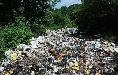 ادامه انباشت زباله در سراوان گیلان / مردم تجمع کردند