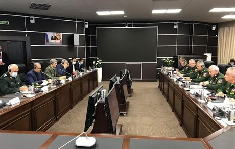 تأکید وزرای دفاع ایران و روسیه بر تقویت همکاری های دوجانبه