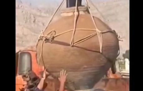 خمره تاریخی کشف شده در یک روستا به تخت جمشید منتقل می‌شود