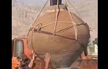 خمره تاریخی کشف شده در یک روستا به تخت جمشید منتقل می‌شود
