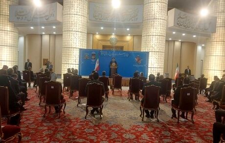 دست همکاری همه همسایگان و کشورهای اسلامی را به گرمی می‌فشاریم