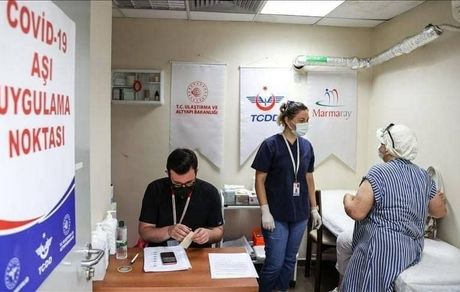 آغاز واکسیناسیون کرونا در ایستگاه‌های مترو استانبول ترکیه / اتباع خارجی هم رایگان واکسینه می‌شوند