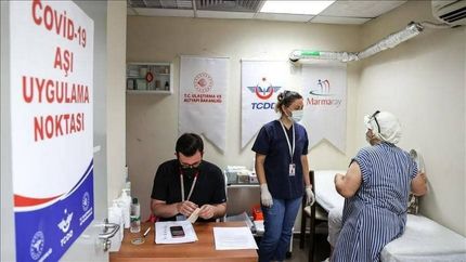 آغاز واکسیناسیون کرونا در ایستگاه‌های مترو استانبول ترکیه / اتباع خارجی هم رایگان واکسینه می‌شوند