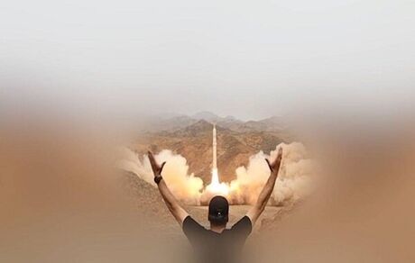 سپاه از حمله به ناو هواپیمابر و یک ناوشکن ارتش کودک کش متجاوز آمریکا خبرداد