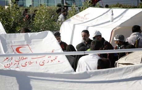توزیع هزاران چادر امدادی و بسته غذایی در بین زلزله زدگان شهرستان خوی