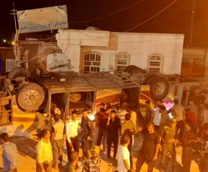 اولین آمار واژگونی اتوبوس زائران پاکستانی در تفت استان یزد: ۲۰ نفر کشته شدند