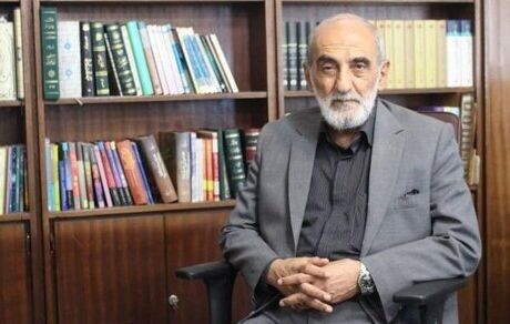 درخواست حسین شریعتمداری از ترامپ: نقش میمون‌ها را بازی می‌کنی، بازهم نارگیل بینداز!