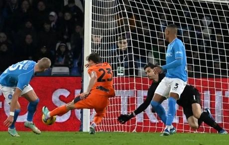 اینتر، قهرمان فصل قبل سری آ را در هم کوبید و صدرنشین ماند