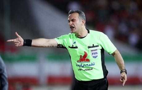 یکی از داوران فوتبال ایران خداحافظی کرد