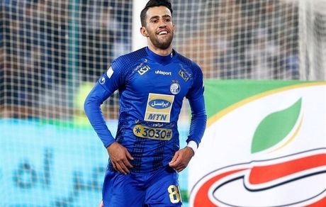 هافبک استقلال در آستانه محرومیت از دربی