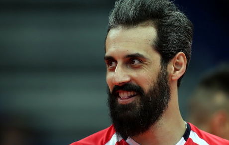 
چینی‌ها به پای کاپیتان ایران طلا ریختند
