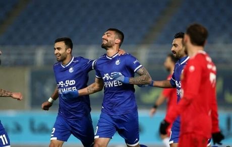 فکری مچ رحمتی را خواباند، استقلال صدرنشین شد