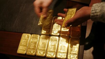 قیمت جهانی طلا ثابت ماند، نقره اوج گرفت
