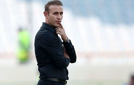 
گل‌محمدی: نمی‌توانم یقه کسی را بگیرم/ می‌شد بازی مساوی شود
