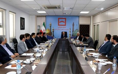 مدیر امور شعب منطقه شرق کشور: معیشت کارکنان از اولویت های مدیران ارشد بانک است