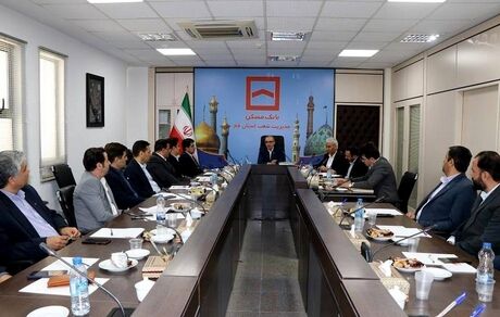 مدیر امور شعب منطقه شرق کشور: معیشت کارکنان از اولویت های مدیران ارشد بانک است