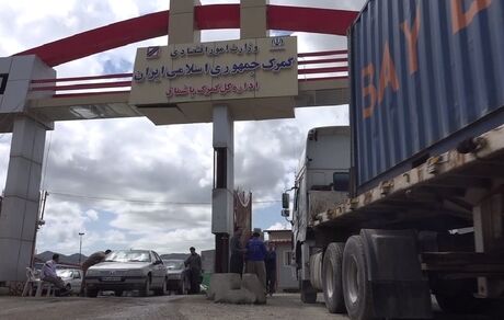واردات میوه‌های گرمسیری از مرز باشماق مریوان آغاز شده است