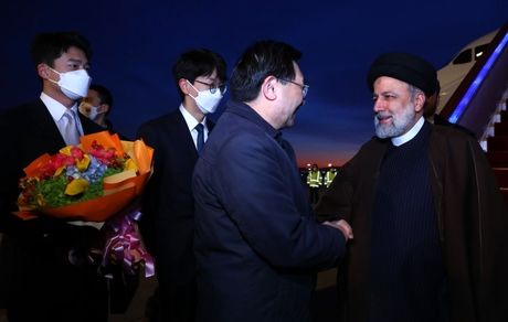 ورود رئیس جمهور و هیات همراه به چین