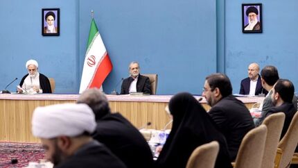 پزشکیان: نظام ارزشیابی باید مانع دخالت فردی در بالا یا پایین بردن افراد شود
