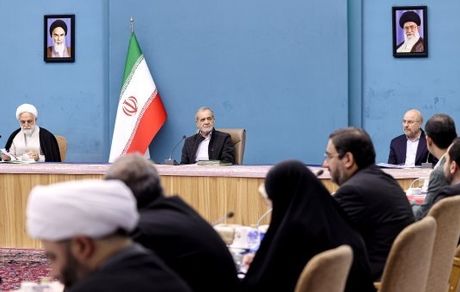 پزشکیان: نظام ارزشیابی باید مانع دخالت فردی در بالا یا پایین بردن افراد شود