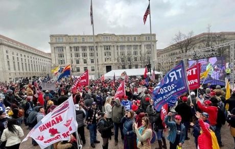 هواداران ترامپ مقابل کنگره تجمع کردند