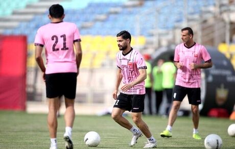 هافبک پرسپولیس داربی را از دست داد
