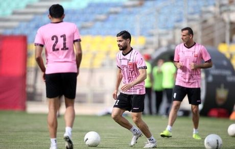 هافبک پرسپولیس داربی را از دست داد